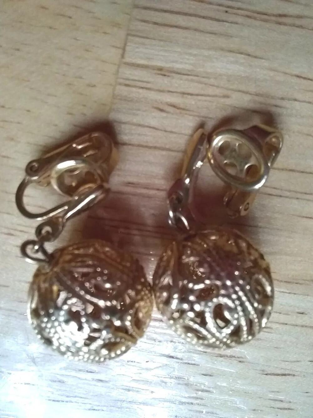 Vintage Trifari Gold Tone Filigree Drop Dangle Ball Clip On Fashion Earrings